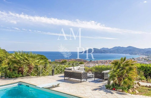 Pointe Croisette Villa | 10 minutes from the Palais des Festivals, single-storey villa with panoramic sea view