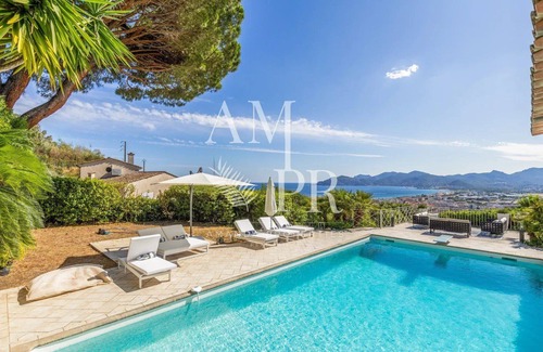 Pointe Croisette Villa | 10 minutes from the Palais des Festivals, single-storey villa with panoramic sea view
