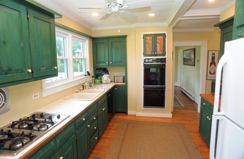 Alton Cabaña | 10 minutes from VIR. Great bass fishing! Rustic cottage on large private pond.