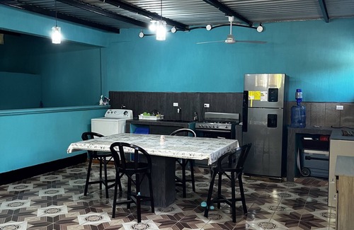 Santa Cruz Mulua Casa | 10 Minutes of irtra park! family sized house.