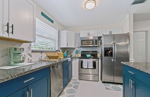 Palm Harbor Casa | 10 Minutes to Beach, Dine and Shop!