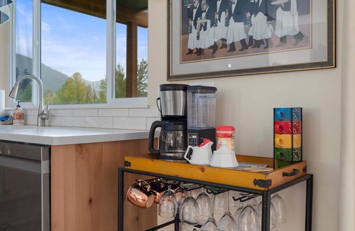 Missoula Casa | 10 minutes to DT! Relax & enjoy Montana's beauty—now offering mid-term rentals!