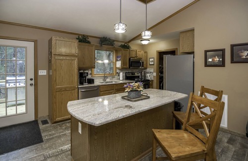 Wears Valley Casa | 10 minutes to GSMNP - Large fenced yard - Firepit -Hot tub -Swimming pool access