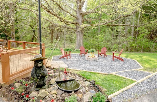 Wears Valley Casa | 10 minutes to GSMNP - Large fenced yard - Firepit -Hot tub -Swimming pool access
