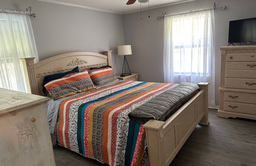 Mount Ida Casa | 10 minutes to Lake Oauchita. Close to Camp Ozark. Walk to Town Square.