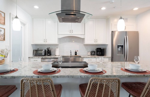 Cox Heights Casa | 10 minutes to Old Town! Heated pool, hot tub and game room