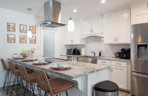 Cox Heights Casa | 10 minutes to Old Town! Heated pool, hot tub and game room