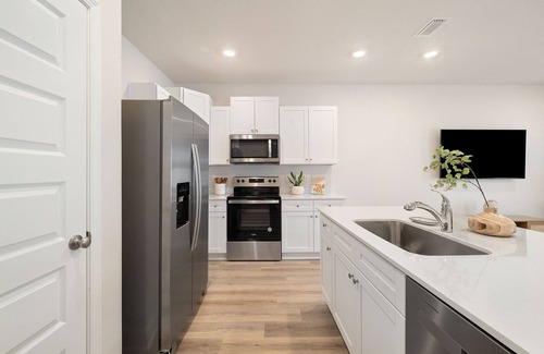 Gulf Breeze Casa | 10 Minutes to the beach! Close to all the fun!