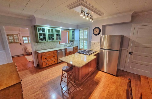 Swainton Casa | 10 Minutes to the beach! Historic home on the Jersey Shore.