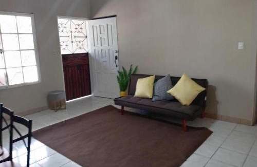 Tegucigalpa Apartamento | 10 minutos de Plaza Miraflores Casa Completa de 2 habitaciones con garaje