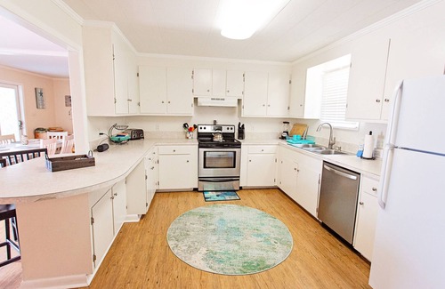 Kure Beach Cabaña | 10% Off Aug + Sept! Charming Beach Cottage, 1 Block to Beach, Kure Pier + Food, Dog Friendly