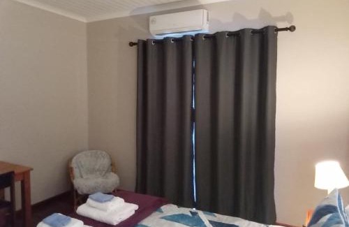 Paarl Cama Y Desayuno | 10 on Fairview B&B