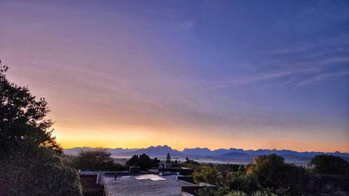 Bellville Apartamento | 10 on Gillian Self-catering Apartments - NOT AFFECTED BY LOADSHEDDING