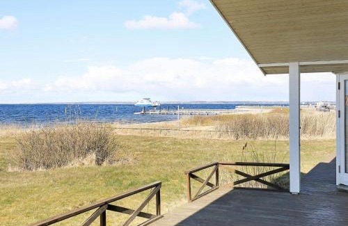 Hvalpsund Casa | 10 person holiday home in Farsø-By Traum