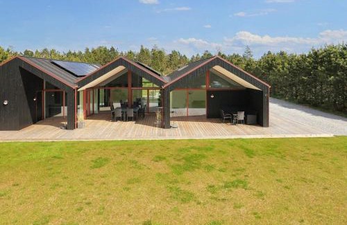 Bratten Strand Casa | 10 person holiday home in Jerup-By Traum