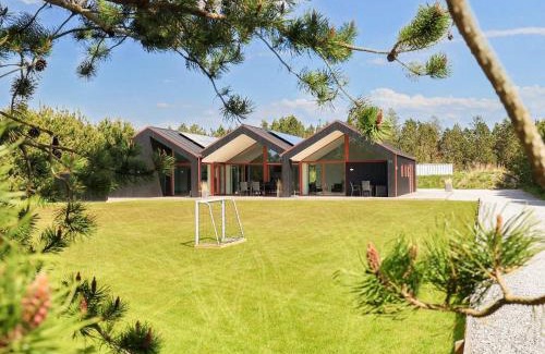 Bratten Strand Casa | 10 person holiday home in Jerup-By Traum