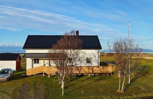 Austvagoy Casa | 10 person holiday home in Laukvik