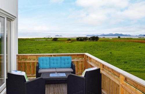 Austvagoy Casa | 10 person holiday home in Laukvik
