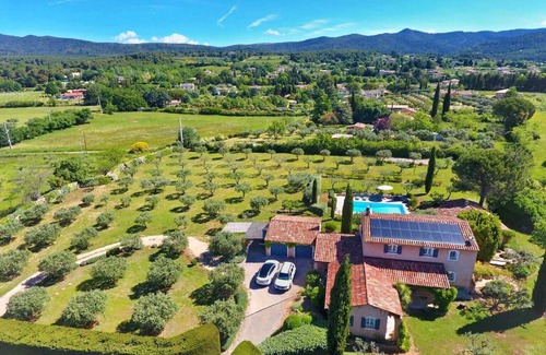 Aups Villa | 10 persons accommodation: spacious 6 pers villa + 4pers Cabanon in Aups (Provence)