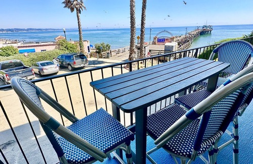 Capitola Condominio | 10 Steps to the Sand…Capitola Beach Front at the mouth of the Wharf-Pet Friendly