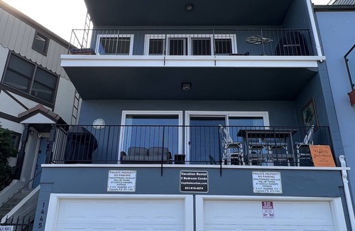 Capitola Condominio | 10 Steps to the Sand…Capitola Beach Front at the mouth of the Wharf-Pet Friendly