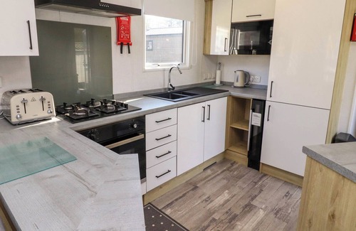 Swarland Cabaña | 10 WOODLANDS WAY, pet friendly, with a garden in Longframlington