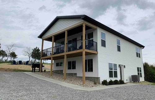 Williamstown Casa | 100 Acre Relaxing Retreat Near ARK- The Farmhouse