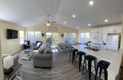 Williamstown Casa | 100 Acre Relaxing Retreat Near ARK- The Farmhouse
