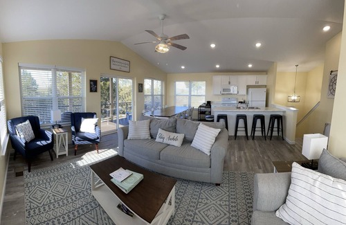 Williamstown Casa | 100 Acre Relaxing Retreat Near ARK- The Farmhouse