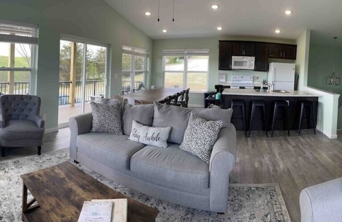 Williamstown Casa | 100 Acre Relaxing Retreat Near ARK- The Woodlands