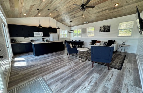 Dry Ridge Casa | 100 Acre Relaxing Retreat Near ARK- The Cabin