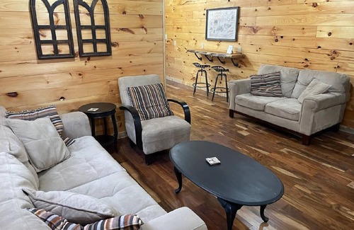 Helenwood Casa | 100 Aker Wood Barndominium Loft!! Two bedroom. All Amenities Provided!