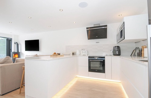 Millendreath Casa | 100 HILLSIDE VILLAS, pet friendly, country holiday cottage in Looe