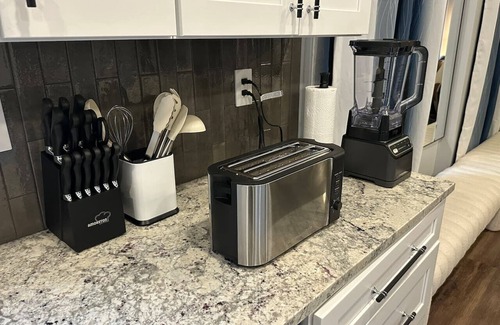 Hancock Apartamento | 💫 100-in TV|Massage Chair|KING Beds|Walk to UT: ½ mi