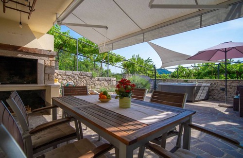 Bribir Otro | 100 m² Alojamiento ∙ 3 habitaciones ∙ 6 huéspedes