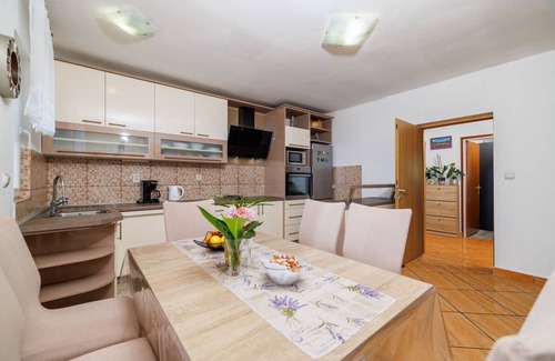 Lopar Apartamento | 100 m² Apartamento ∙ 2 habitaciones ∙ 6 huéspedes