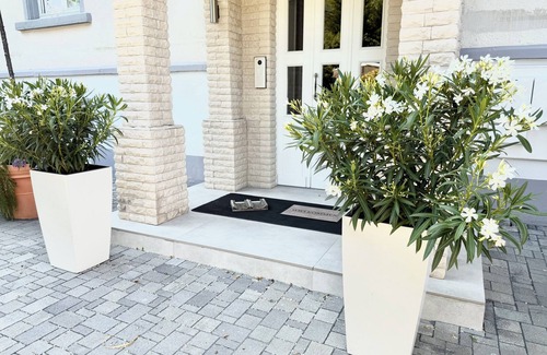Badenweiler Villa | 100 m² luxury apartment suite/Villa Gloria Badenweiler/2 separate bedrooms