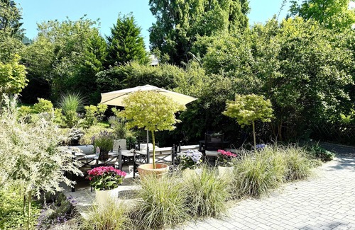 Badenweiler Villa | 100 m² luxury apartment suite/Villa Gloria Badenweiler/2 separate bedrooms