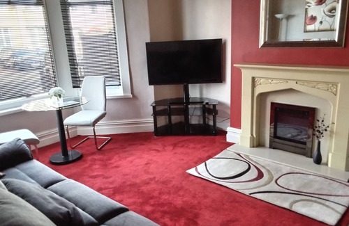 Bispham Apartamento | 100 metres from the seafront. Comfortable 1 bed ground floor apartment.