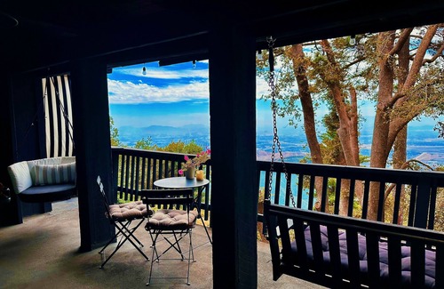 Crestline Chalet De Esquí | 100-Mile-Views-Fire Pit-Peaceful-Romantic-Secluded-Dogs yes