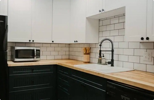 Marquette Apartamento | 100 N Third Cozy Downtown Apartment Pet friendly!