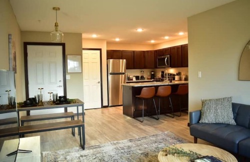 Rosemount Apartamento | 100 - New, Modern & Comfortable 2 Bedroom Apt