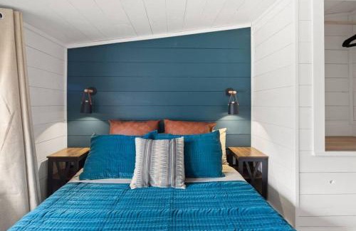 Moscow Casa | 100% Renovated Stowe Village Farmhouse