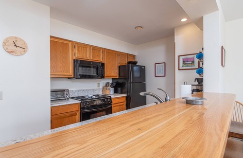 Warren Condominio | 100 Snow Creek 2 Bedroom Condo