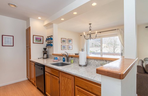Warren Condominio | 100 Snow Creek 2 Bedroom Condo