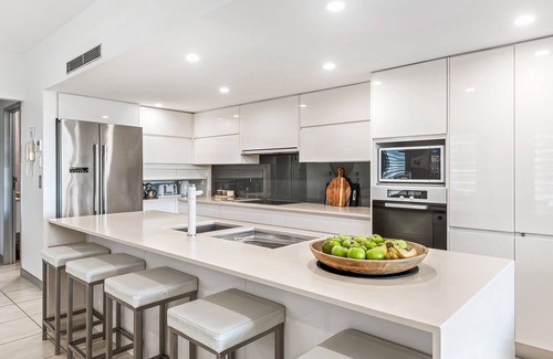 Alexandra Headland Casa | 100 steps to the beach. Our modern Sunshine Coast home accommodates 12 guests