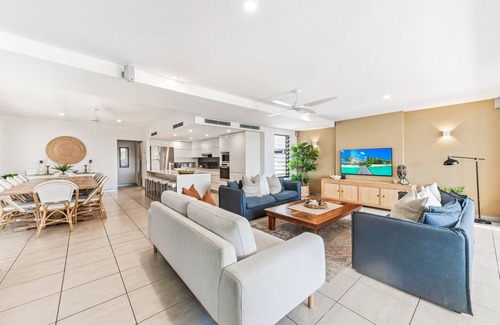 Alexandra Headland Casa | 100 steps to the beach. Our modern Sunshine Coast home accommodates 12 guests