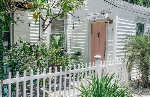 Sunset Beach Cabaña | 100 Steps to beach professionally decorated 1/1 Peacock Beach Cabana