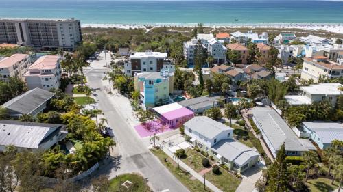 Siesta Key Village Casa | 100 Steps to beach access - 5 minute walk to the Village - Private Porch