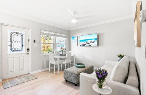 Siesta Key Village Casa | 100 Steps to beach access - 5 minute walk to the Village - Private Porch